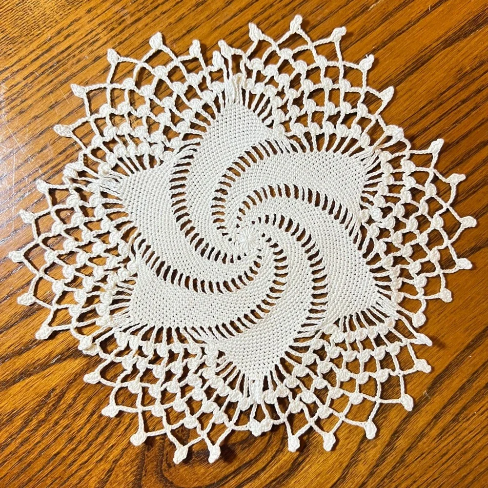 Handmade‎ Crochet Doily Home Decor Spiral Pinwheel Lace Vtg Grandmacore Cottage